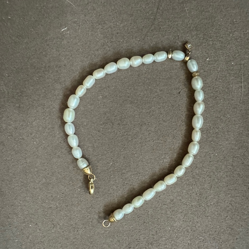 Michelle 14k Yellow Gold Pearl Bracelet in White Pearl